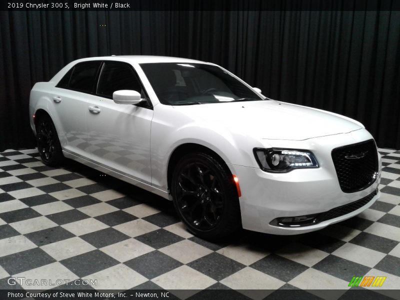 Bright White / Black 2019 Chrysler 300 S