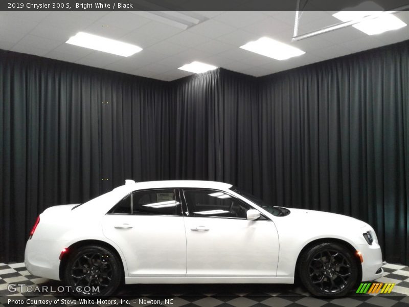 Bright White / Black 2019 Chrysler 300 S