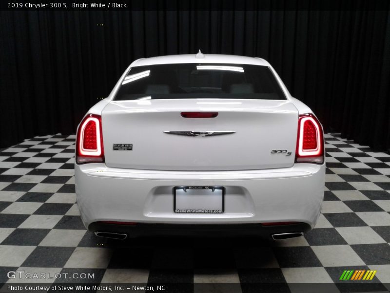 Bright White / Black 2019 Chrysler 300 S
