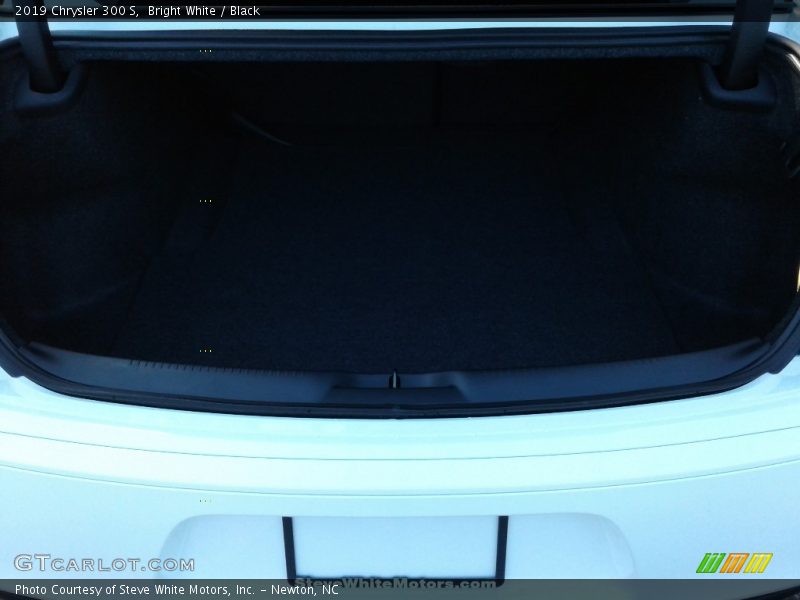 Bright White / Black 2019 Chrysler 300 S