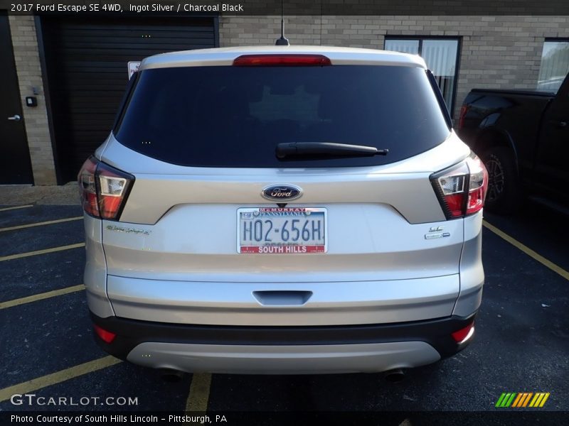 Ingot Silver / Charcoal Black 2017 Ford Escape SE 4WD