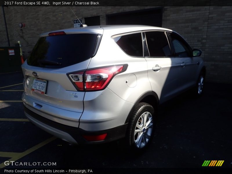 Ingot Silver / Charcoal Black 2017 Ford Escape SE 4WD