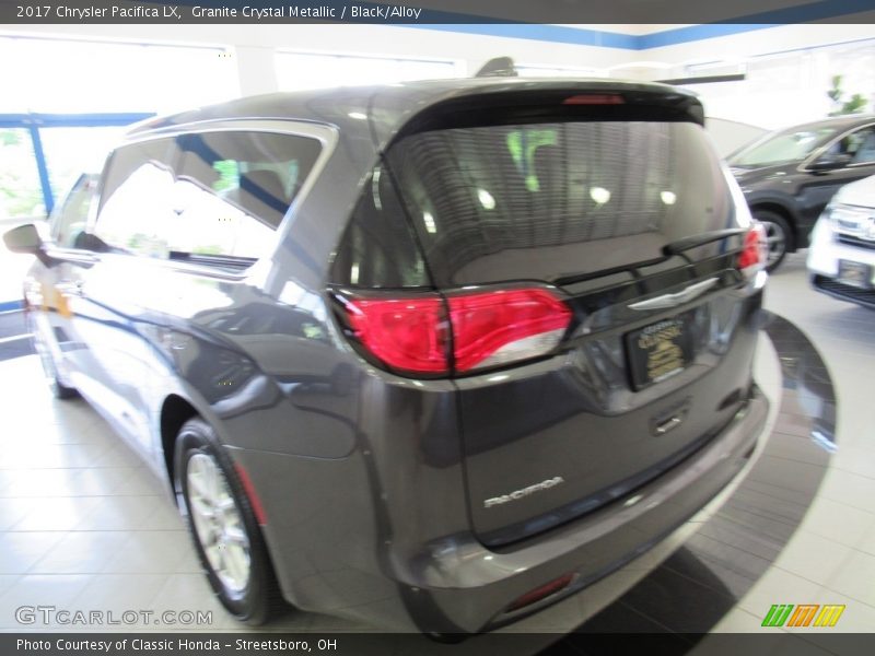 Granite Crystal Metallic / Black/Alloy 2017 Chrysler Pacifica LX