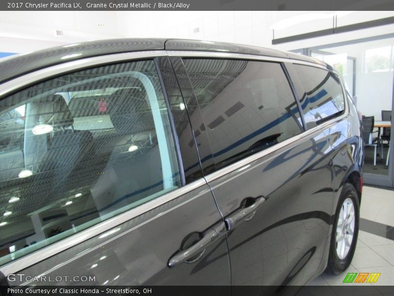 Granite Crystal Metallic / Black/Alloy 2017 Chrysler Pacifica LX