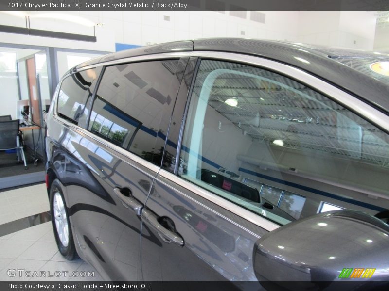 Granite Crystal Metallic / Black/Alloy 2017 Chrysler Pacifica LX