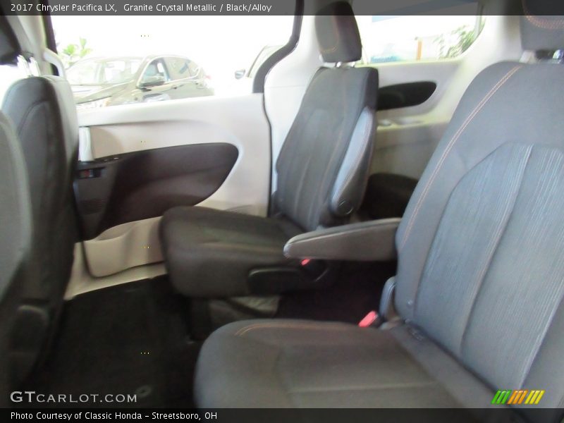 Granite Crystal Metallic / Black/Alloy 2017 Chrysler Pacifica LX