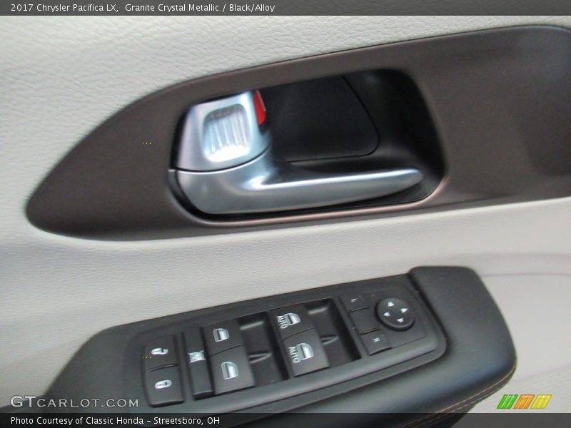 Granite Crystal Metallic / Black/Alloy 2017 Chrysler Pacifica LX