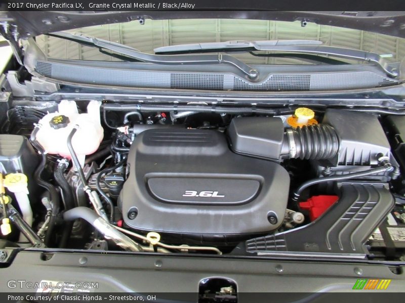 Granite Crystal Metallic / Black/Alloy 2017 Chrysler Pacifica LX