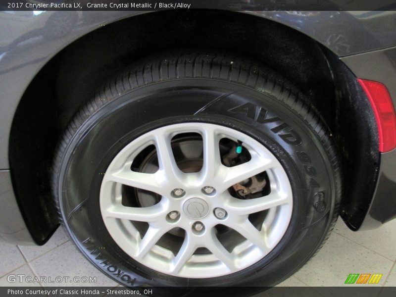 Granite Crystal Metallic / Black/Alloy 2017 Chrysler Pacifica LX