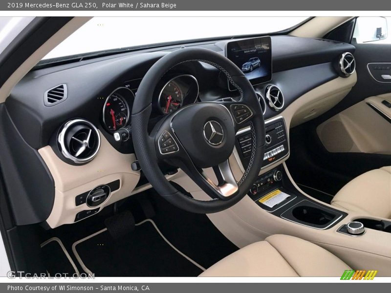 Polar White / Sahara Beige 2019 Mercedes-Benz GLA 250