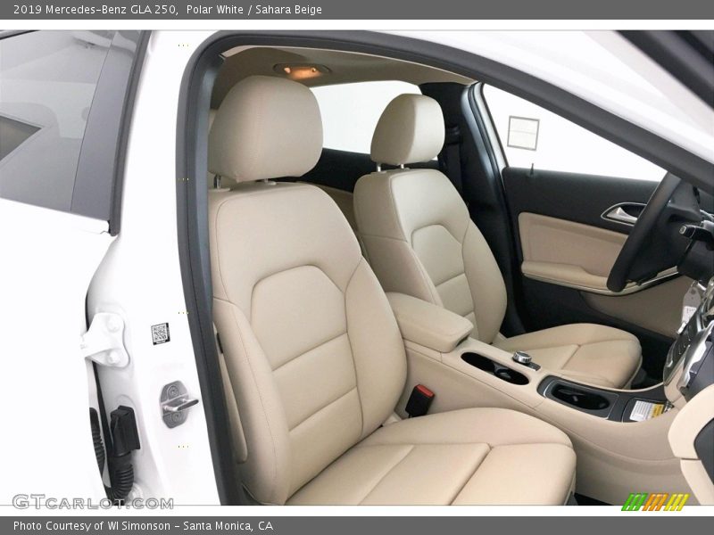 Polar White / Sahara Beige 2019 Mercedes-Benz GLA 250