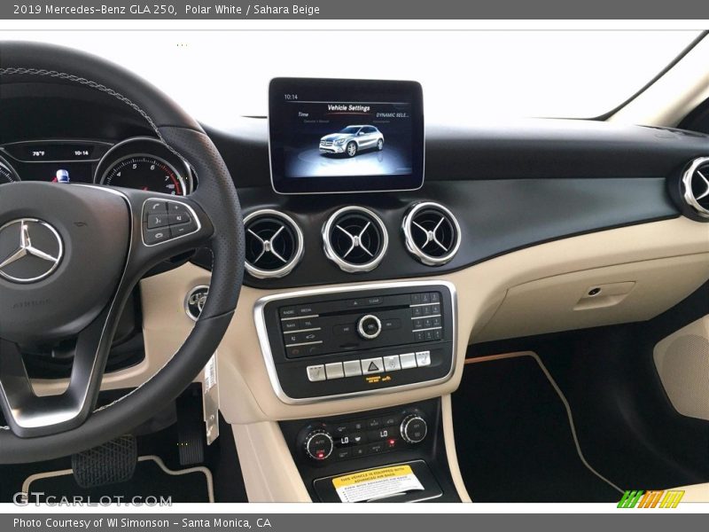 Polar White / Sahara Beige 2019 Mercedes-Benz GLA 250
