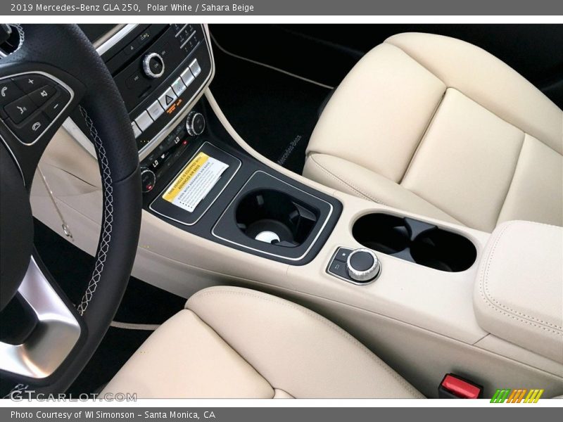 Polar White / Sahara Beige 2019 Mercedes-Benz GLA 250
