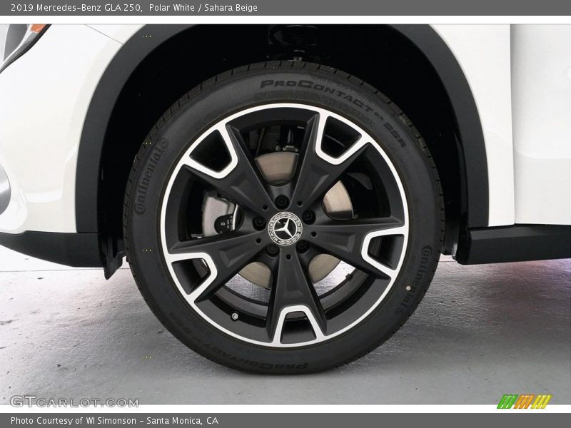 Polar White / Sahara Beige 2019 Mercedes-Benz GLA 250