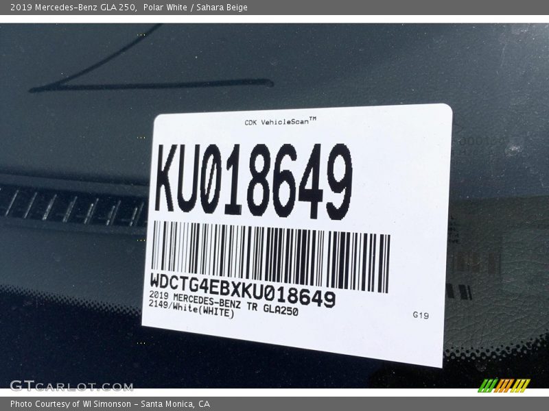 Polar White / Sahara Beige 2019 Mercedes-Benz GLA 250