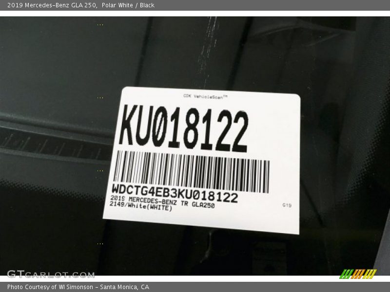 Polar White / Black 2019 Mercedes-Benz GLA 250