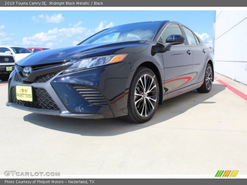 Midnight Black Metallic / Black 2019 Toyota Camry SE