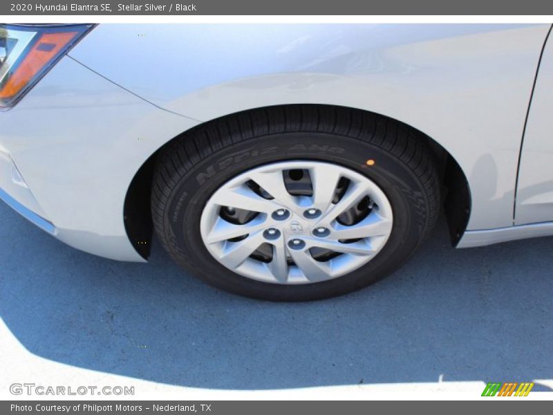 Stellar Silver / Black 2020 Hyundai Elantra SE