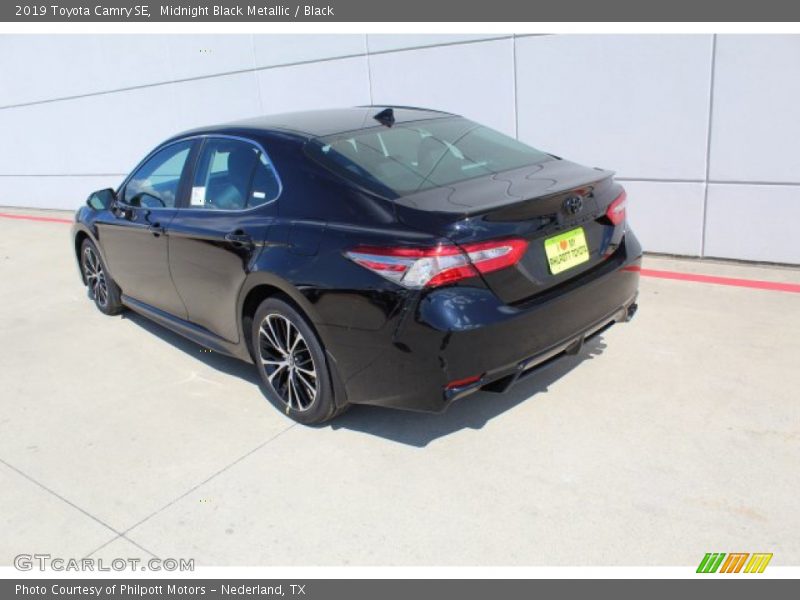 Midnight Black Metallic / Black 2019 Toyota Camry SE