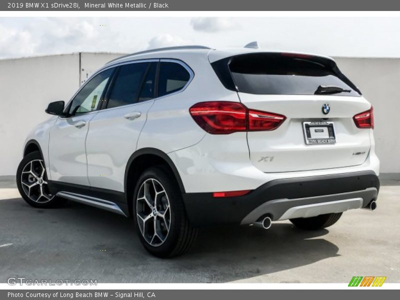 Mineral White Metallic / Black 2019 BMW X1 sDrive28i