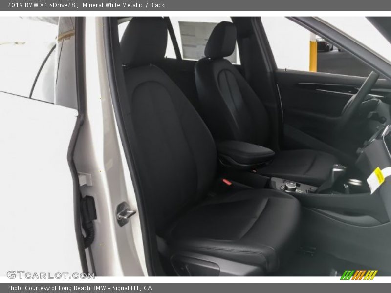 Mineral White Metallic / Black 2019 BMW X1 sDrive28i