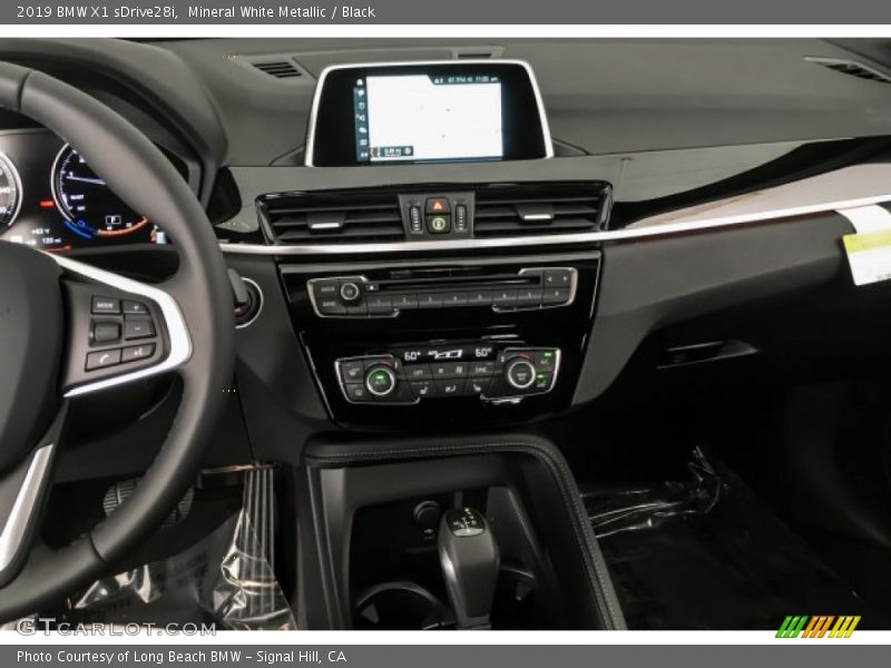 Mineral White Metallic / Black 2019 BMW X1 sDrive28i