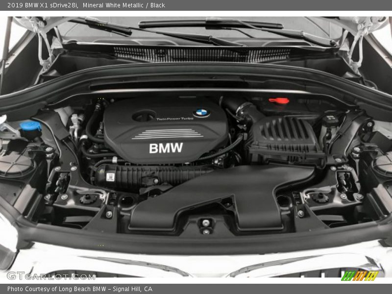 Mineral White Metallic / Black 2019 BMW X1 sDrive28i