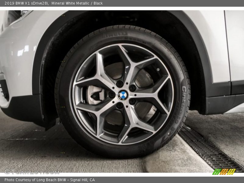 Mineral White Metallic / Black 2019 BMW X1 sDrive28i