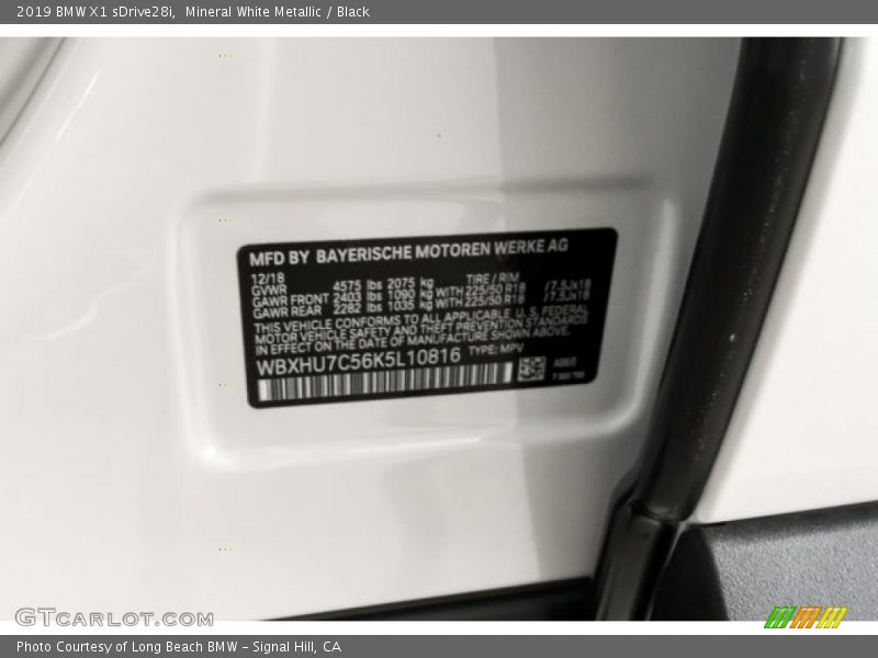 Mineral White Metallic / Black 2019 BMW X1 sDrive28i