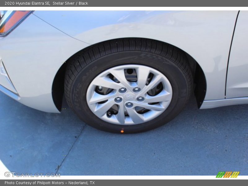 Stellar Silver / Black 2020 Hyundai Elantra SE
