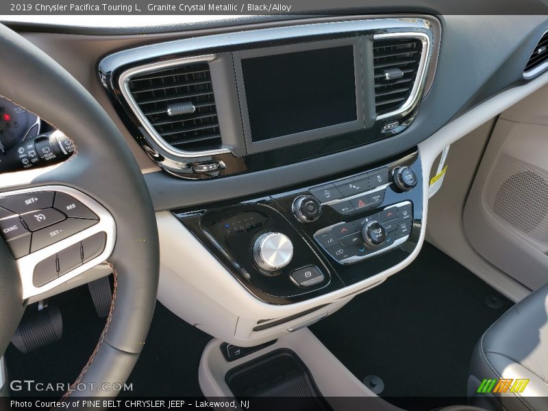 Granite Crystal Metallic / Black/Alloy 2019 Chrysler Pacifica Touring L