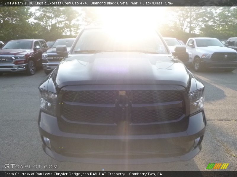 Diamond Black Crystal Pearl / Black/Diesel Gray 2019 Ram 1500 Classic Express Crew Cab 4x4