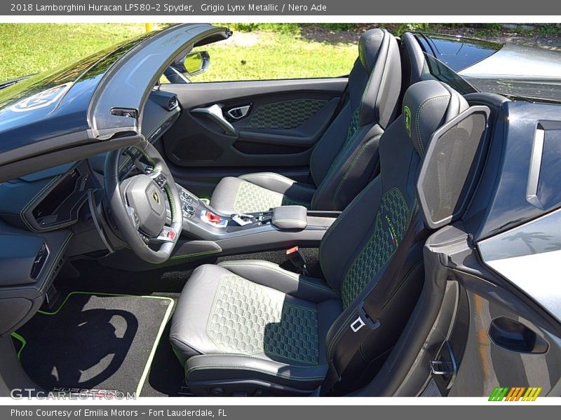 Front Seat of 2018 Huracan LP580-2 Spyder