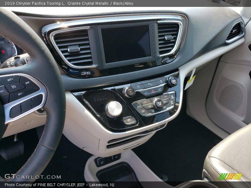 Granite Crystal Metallic / Black/Alloy 2019 Chrysler Pacifica Touring L