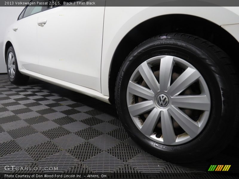 Black / Titan Black 2013 Volkswagen Passat 2.5L S
