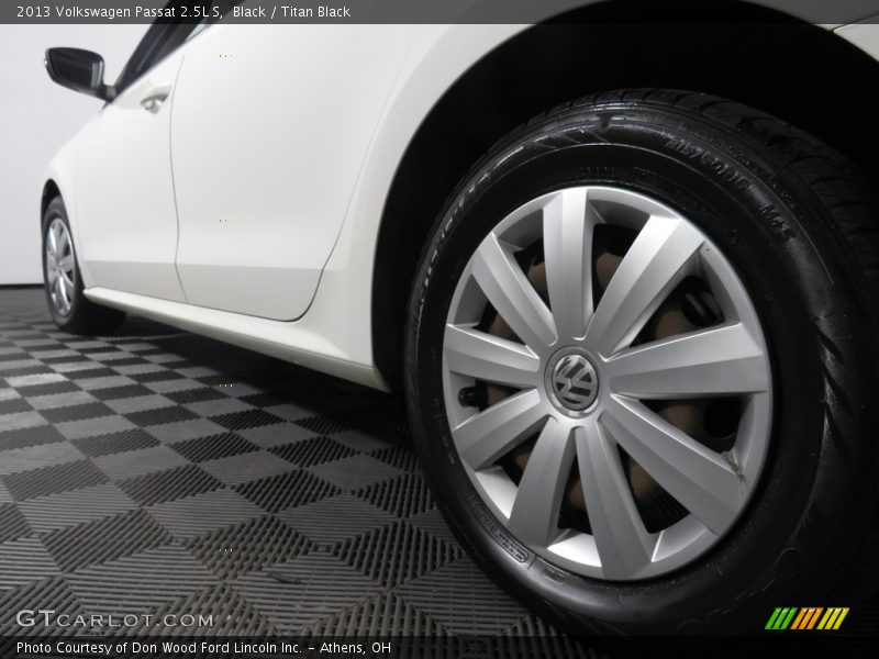 Black / Titan Black 2013 Volkswagen Passat 2.5L S