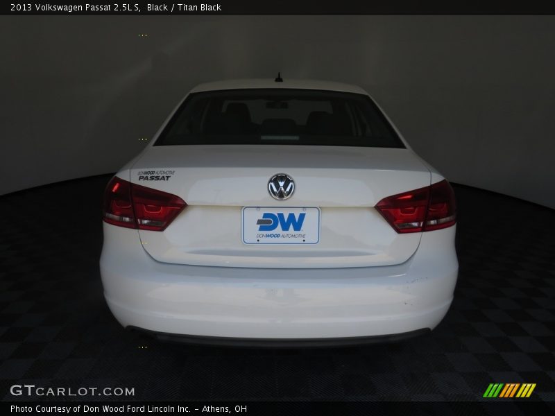 Black / Titan Black 2013 Volkswagen Passat 2.5L S