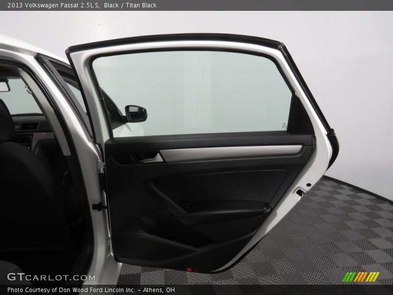 Black / Titan Black 2013 Volkswagen Passat 2.5L S