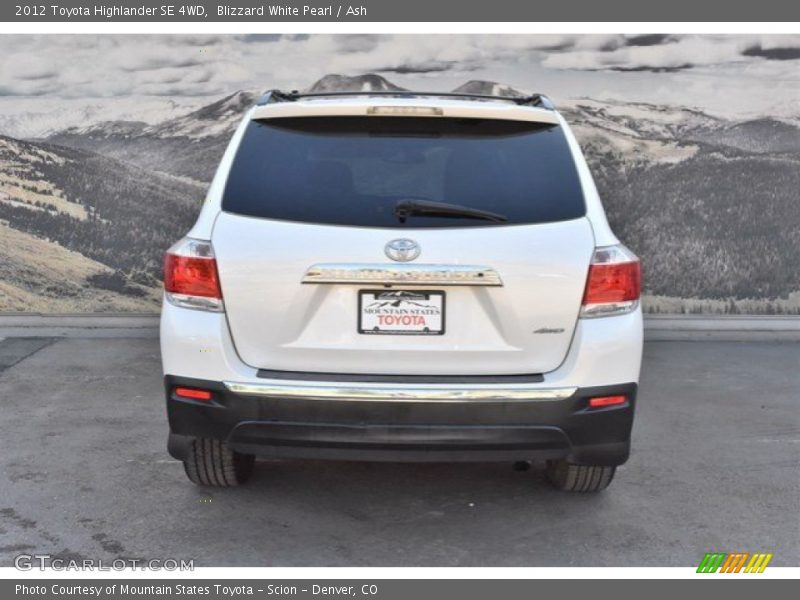 Blizzard White Pearl / Ash 2012 Toyota Highlander SE 4WD