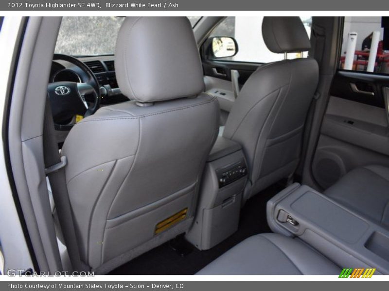 Blizzard White Pearl / Ash 2012 Toyota Highlander SE 4WD