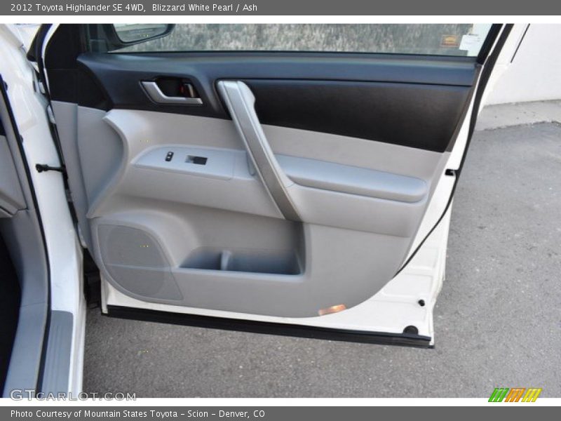 Blizzard White Pearl / Ash 2012 Toyota Highlander SE 4WD