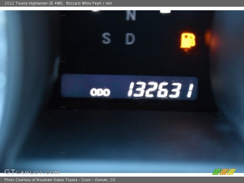 Blizzard White Pearl / Ash 2012 Toyota Highlander SE 4WD