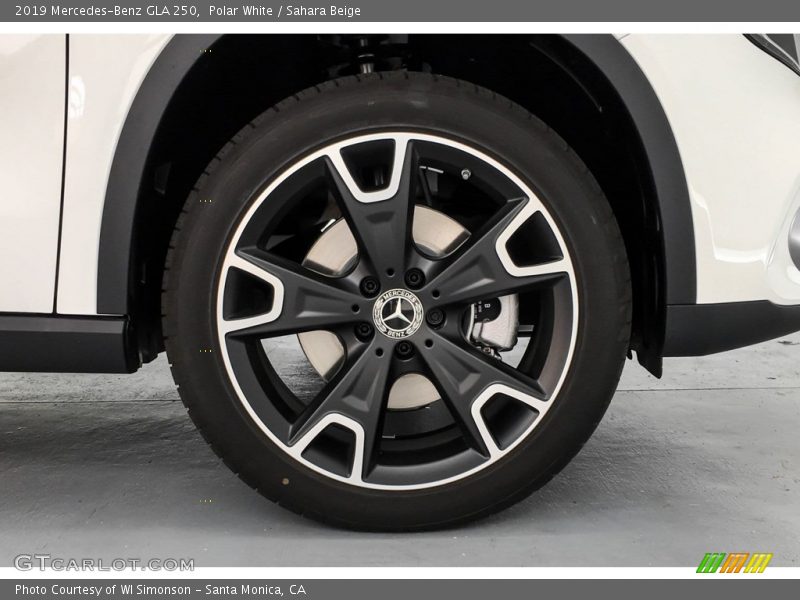 Polar White / Sahara Beige 2019 Mercedes-Benz GLA 250