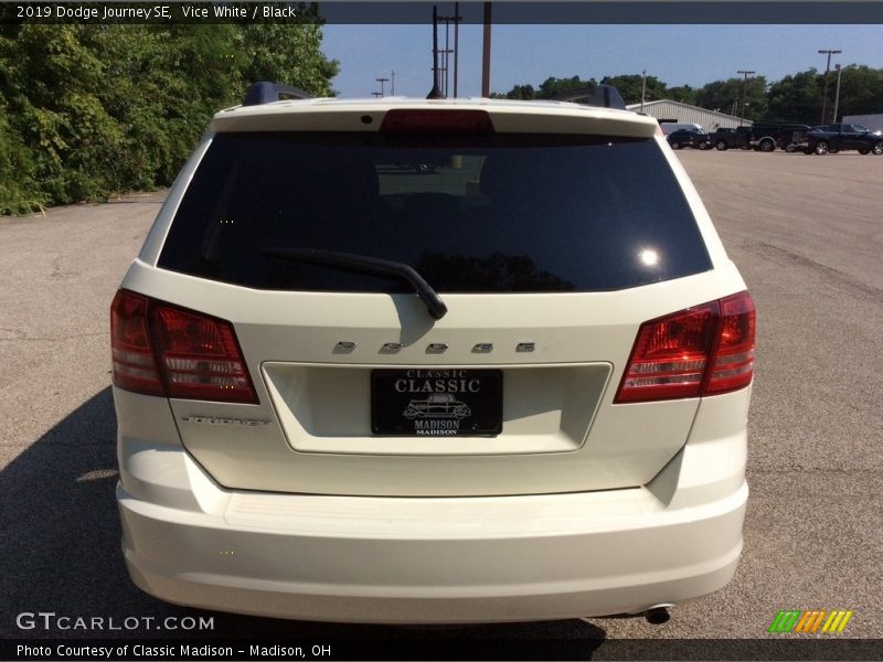 Vice White / Black 2019 Dodge Journey SE