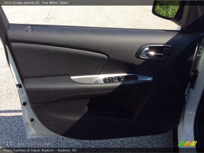 Vice White / Black 2019 Dodge Journey SE