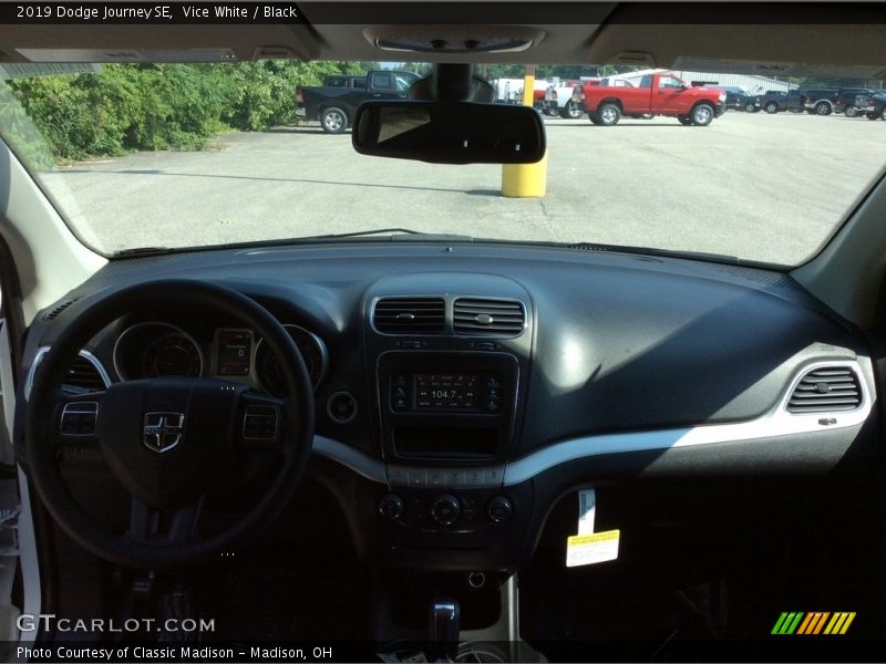 Vice White / Black 2019 Dodge Journey SE