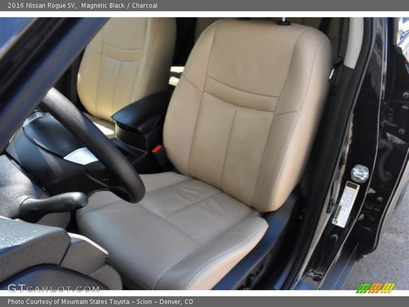 Magnetic Black / Charcoal 2016 Nissan Rogue SV