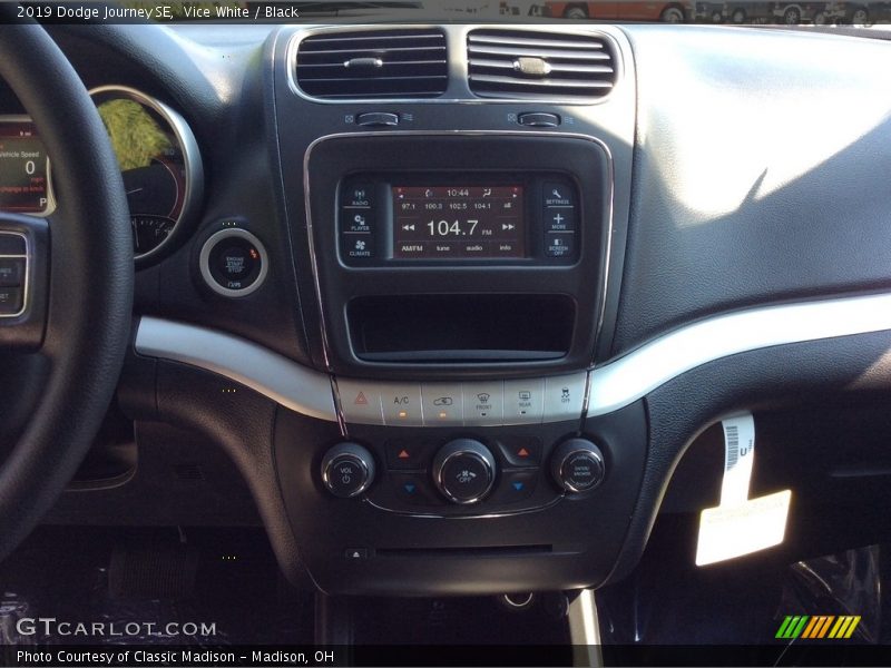 Vice White / Black 2019 Dodge Journey SE