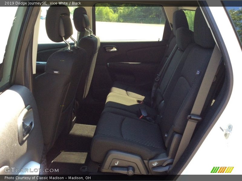 Vice White / Black 2019 Dodge Journey SE