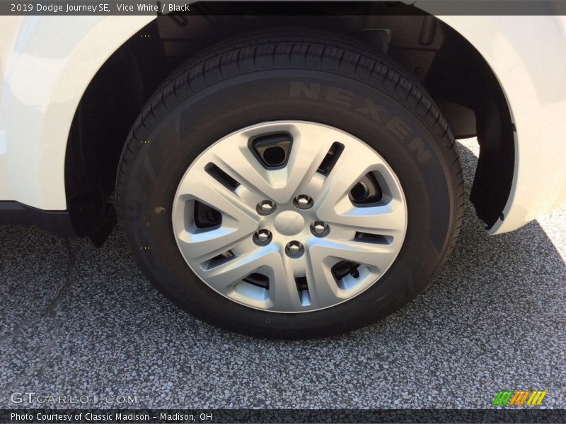 Vice White / Black 2019 Dodge Journey SE